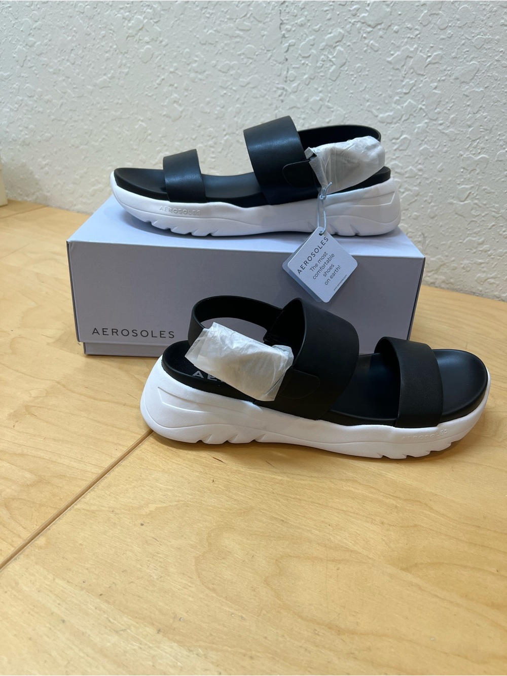 AEROSOLES Black and White Youth Sport Sandals size 10